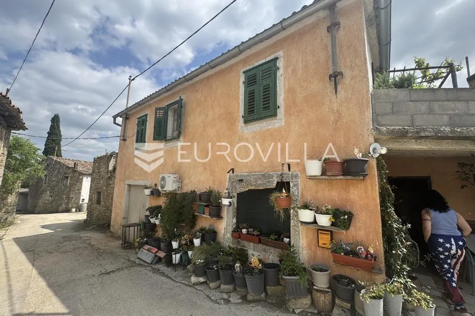 Istra, Gržani, kuća u nizu, štala s pogledom na Butonigu, zemljište - Kršikla, Pazin