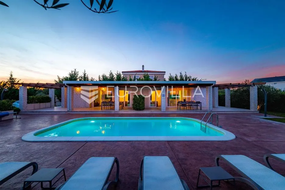 Zadar, Nin, Žerava moderna villa s bazenom neto korisne površine 163 m²