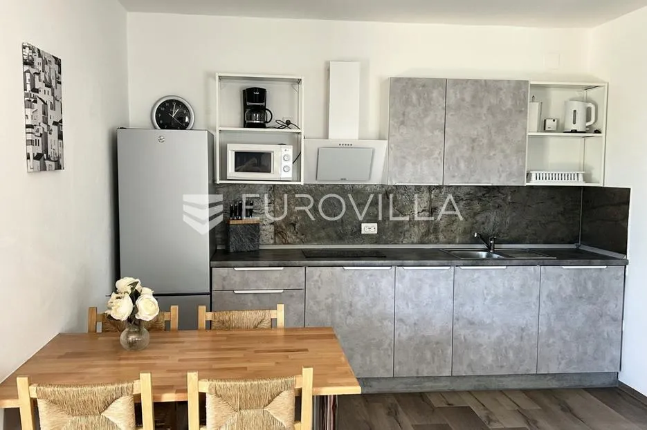 vir, atraktivna apartmanska kuća s 4 stambene jedinice udaljene 150 m od plaže - slika 37