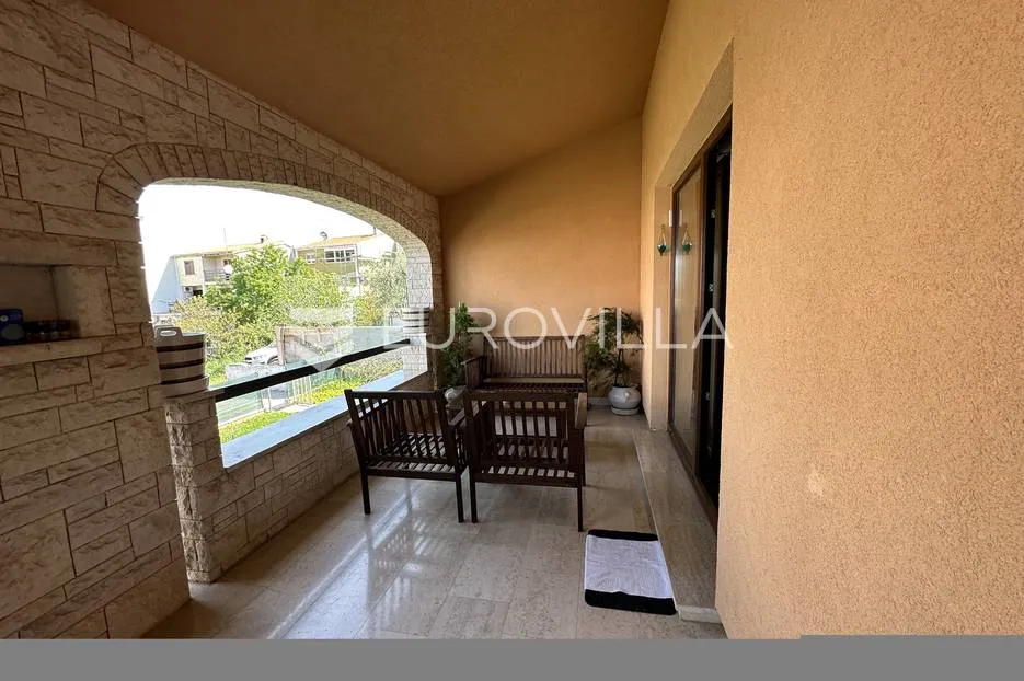 štinjan, prekrasna kuća u nizu s vrtom i pogledom more 300 m² - slika 35