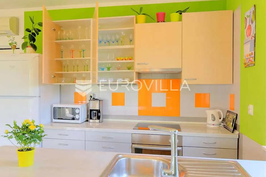 pula, busoler, samostojeća kuća novije gradnje 148 m² sa bazenom, mirna lokacija - slika 7