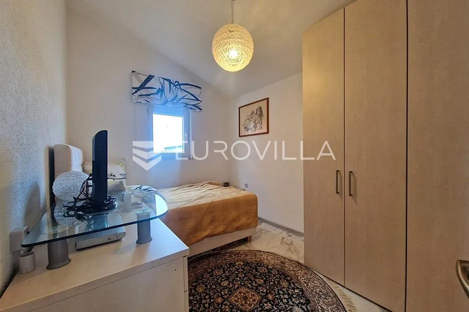 vir, apartman s prostranom terasom i dvije spavaće sobe na odličnoj lokaciji - slika 14