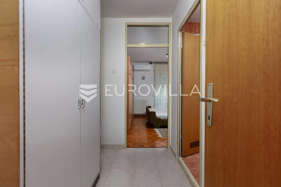 rijeka, krnjevo, komforan uređen stan površine 82 m², lođa - slika 13