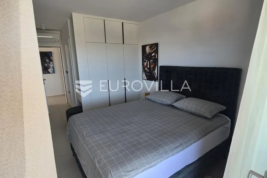 jadranovo, luksuzna dvojna kuća s bazenom 197 m² - slika 27
