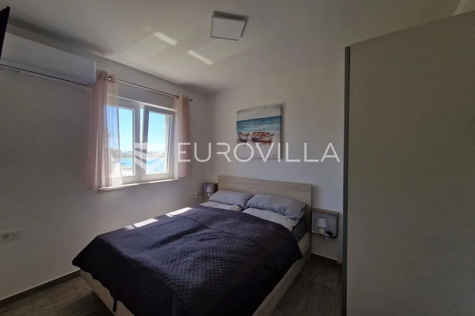 vir, dvoetažni apartman 40 m od mora, krovna terasa s panoramskim pogledom na more - slika 50