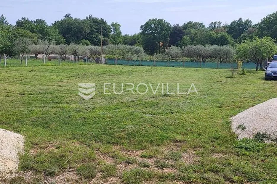 valtura, ravno poljoprivredno zemljište sa uređenim putem - slika 5