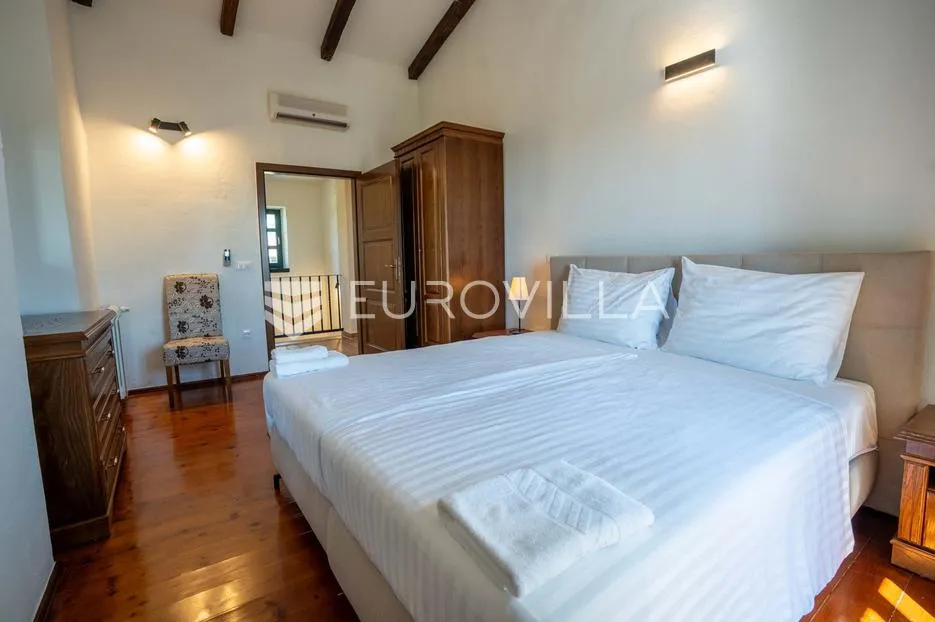istra, sveti lovreč, kamena vila 263 m² s bazenom, velikim vrtom i pogledom na more - slika 9