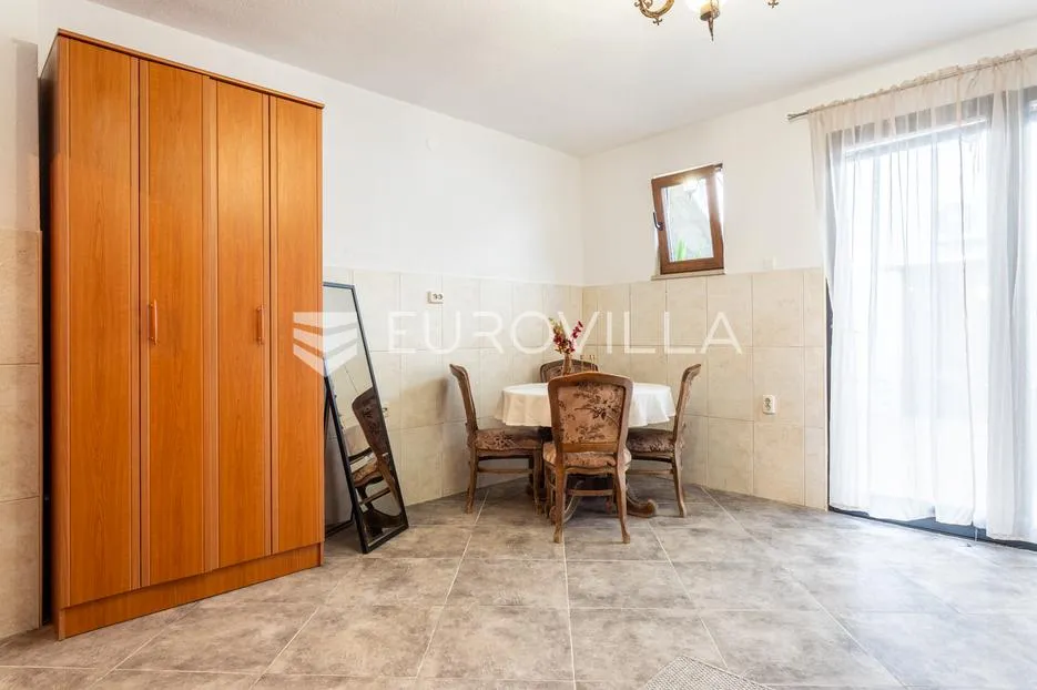 split, visoka, stan i dodatan studio apartman za dugoročan najam u blizini sveučilišta - slika 16