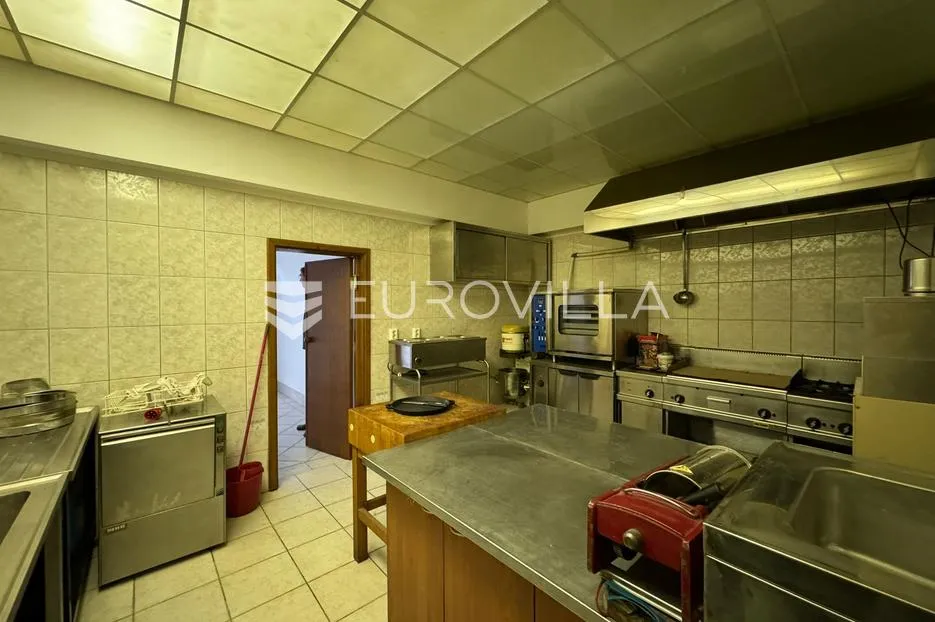 vrpolje, kvalitetna višenamjenska zgrada od 800 m² - slika 9