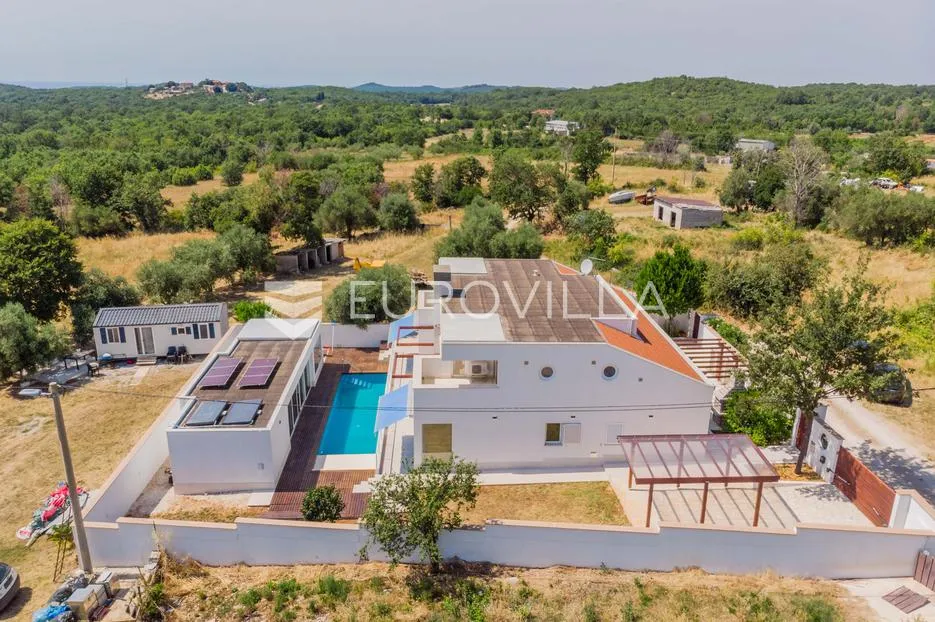 istra, poreč, unikatna dizajnerska vila s dodatnim apartmanom, wellnessom i grijanim bazenom - slika 6
