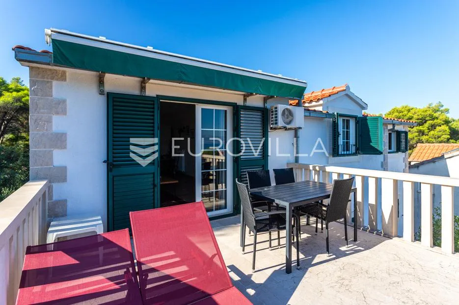 brač, supetar, kuća ukupne površine 372 m² na zemljištu površine 411 m² - slika 28