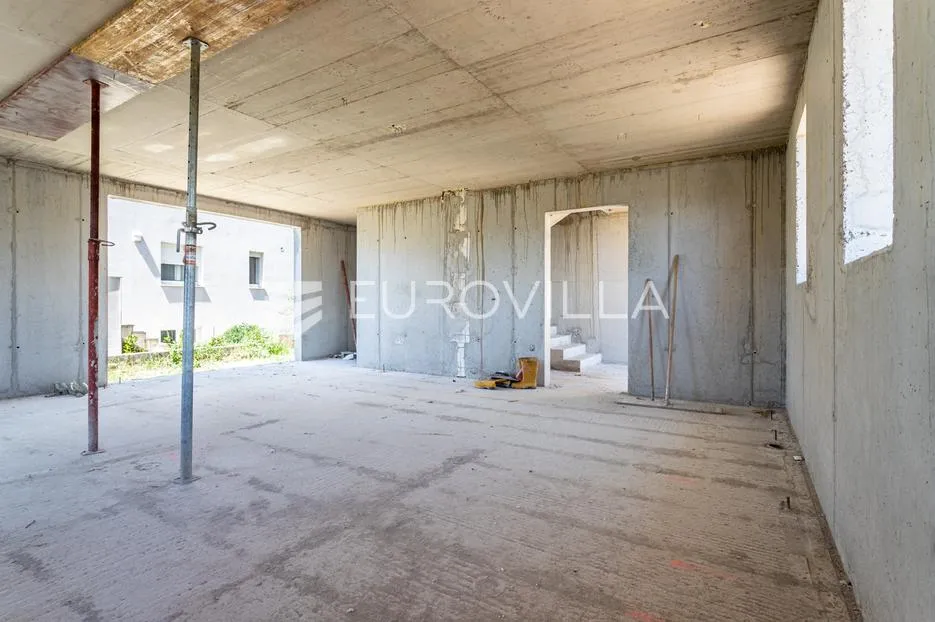 kaštel gomilica, komforan trosoban stan s vrtom - slika 2