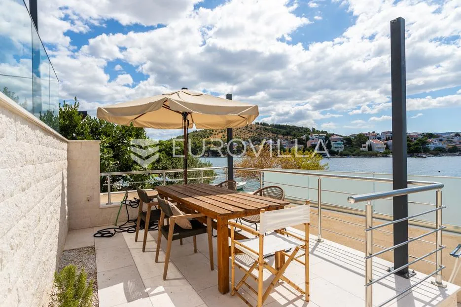 žaborić, prekrasan trosoban stan na samoj plaži, 121,99 m² - slika 21