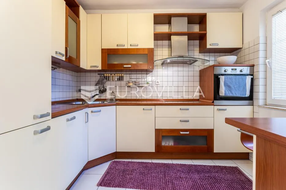 split, dubrovačka ulica - odličan stan s garažom (87 m2) - slika 6