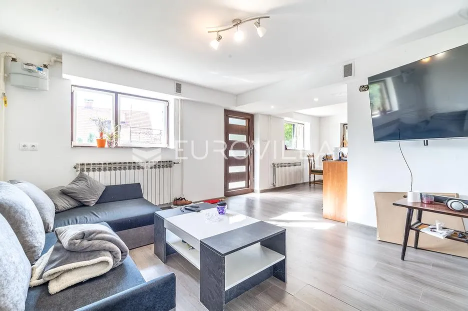 zagreb, gornji stenjevec, građevinsko zemljište 4200 m² s postojećim objektom - slika 1