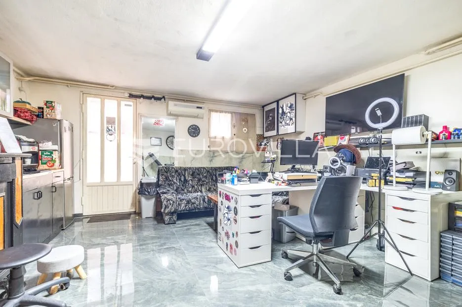 velika gorica, funkcionalna kuća 400 m2 - slika 13