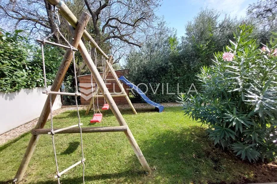 šišan, moderna villa s bazenom na mirnoj lokaciji - slika 23