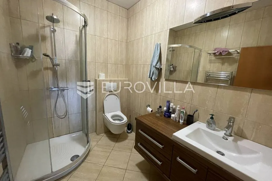 otok rab, barbat, villa sa pet apartmana 500 m² s bazenom - slika 9