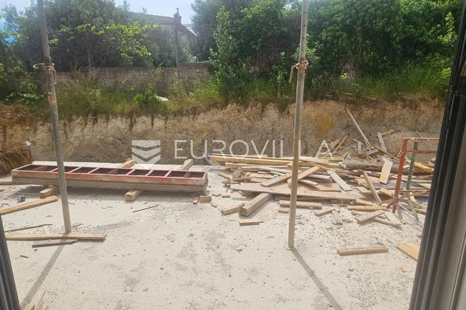 trogir, seget donji stan 66,7 m² uz vrt, novogradnja s garažom i liftom - slika 6