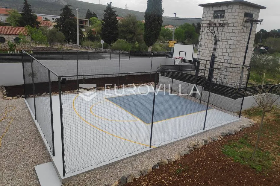 šibenik, prekrasna villa s bazenom i košarkaškim igralištem - slika 15