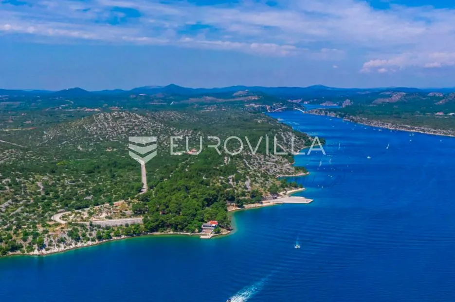 Šibenik, Martinska, veliko građevinsko zemljište, 3250 m² - Jadrija, Šibenik