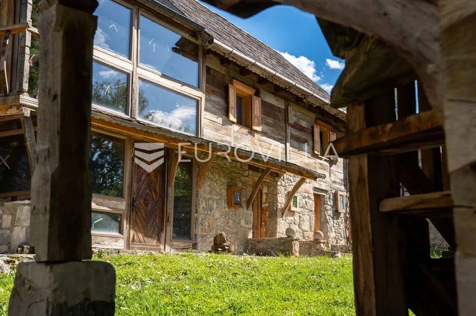 lika, plitvička jezera, ograđeno imanje 40.000 m² s 11 kuća, izuzetna rijetka investicija - slika 21