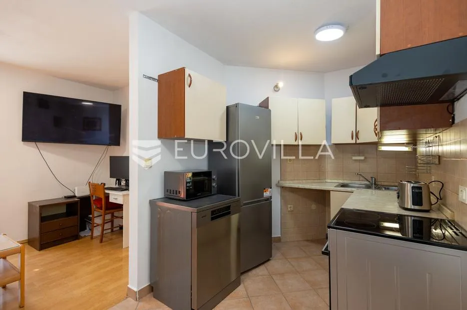 Split, Varoš, jednosoban stan 40 m² s dodatnih 11 m² prolaza