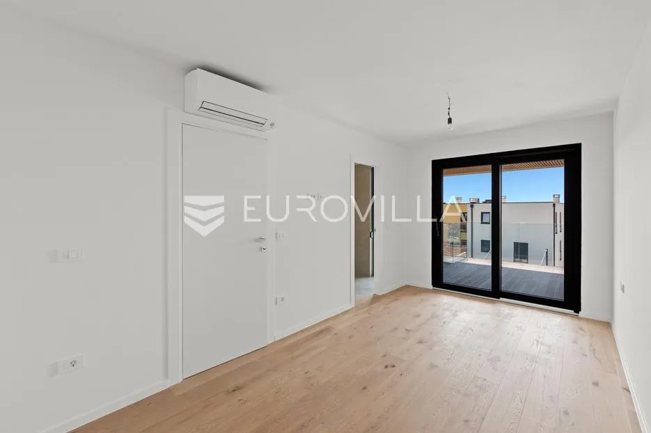 istra, novigrad, stan s 2 spavaće sobe na 1. katu 98 m² parkirno mjesto - slika 8