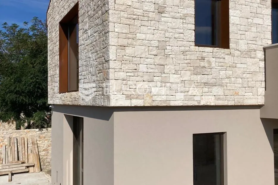 istra, okolica bala, kamena dizajnerska kuća 176 m² s bazenom - slika 34