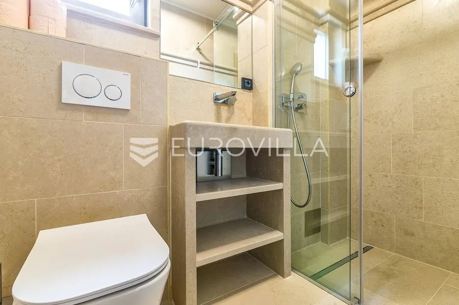 šestinski dol, luksuzna vila 370 m2 s bazenom na zemljištu 800 m2 - slika 16