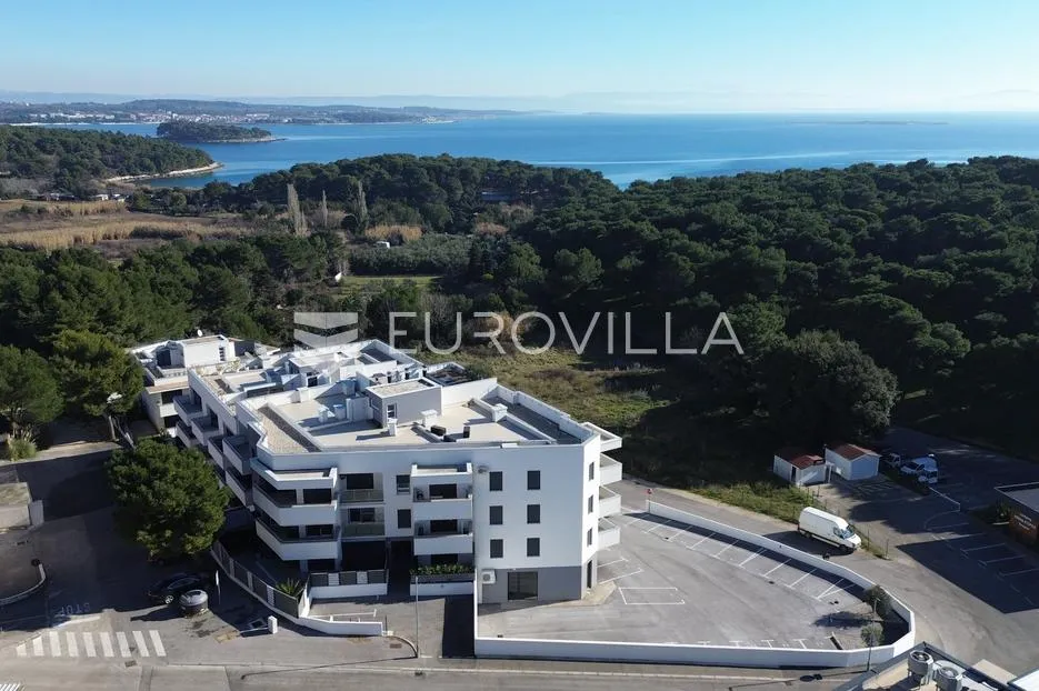 Istra, Premantura, građevinsko zemljište u T2 zoni 300m od mora, idealno za projekte - Premantura, Medulin