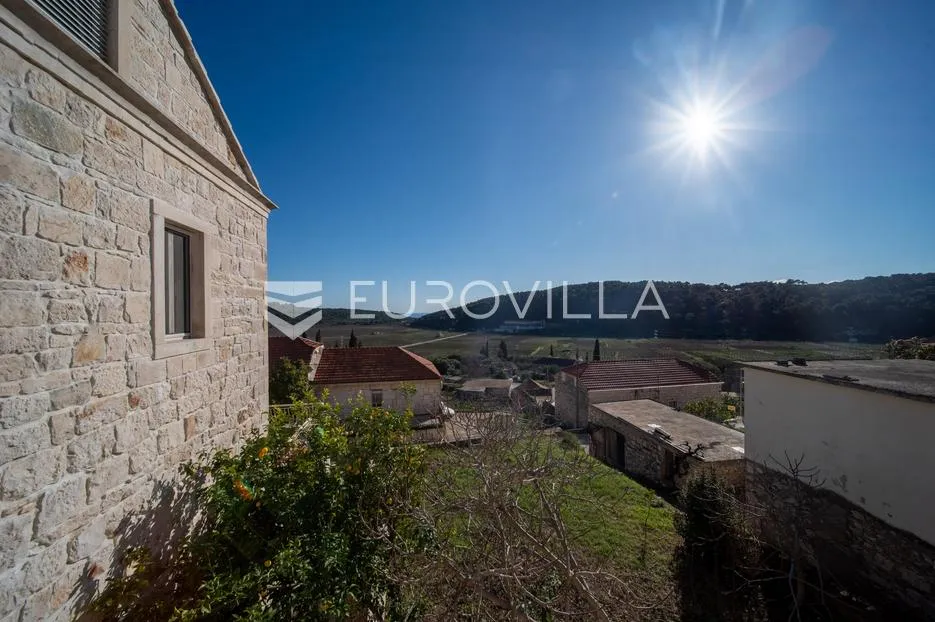 otok korčula, čara, kamena kuća u centru mjesta - slika 51