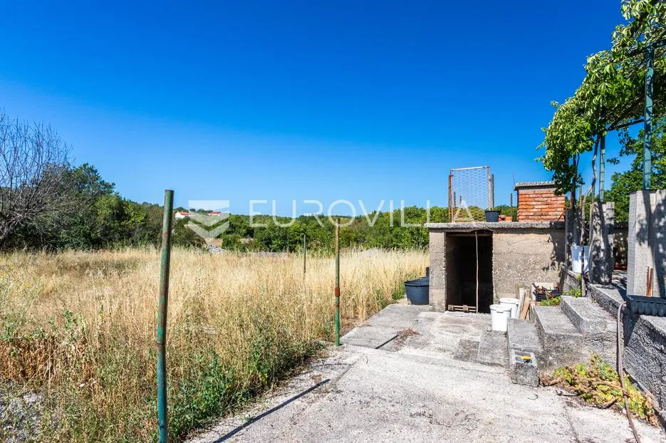 klis, korušce, kuća s okućnicom - slika 16