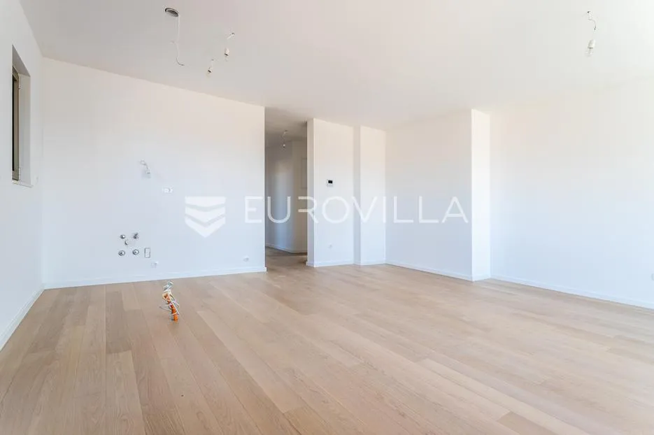 split, prekrasan penthouse s pogledom na more i grad - slika 18