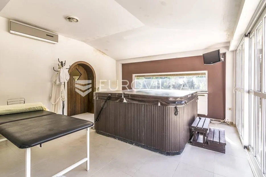zagreb, gračani luksuzno obiteljsko imanje, vila 810 m² na zemljištu 3.965 m² - slika 28