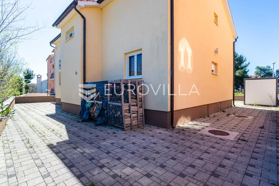 vodice, lijepa i prostrana kuća površine 256,38 m² s dodatnim građevinskim zemljištem - slika 24