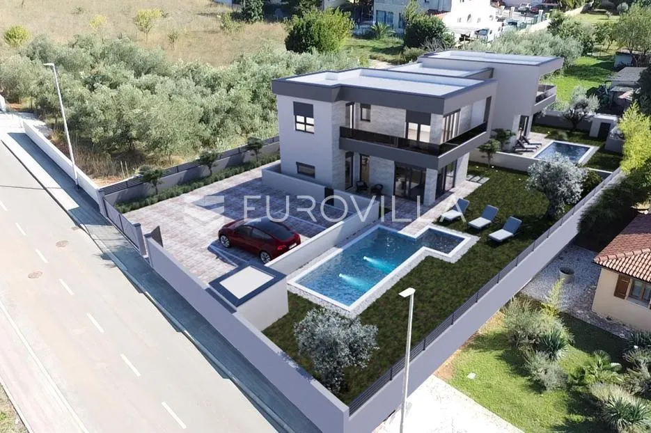 Medulin, Medulin - kvalitetna i moderna duplex kuća A, s grijanim bazenom 30m2 i garažom, NKP 146 m2