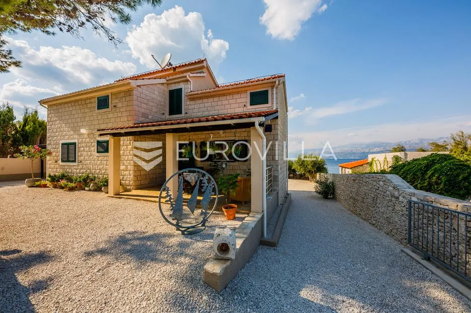 brač, splitska, vila s bazenom prvi red uz more, 180 m² - slika 6