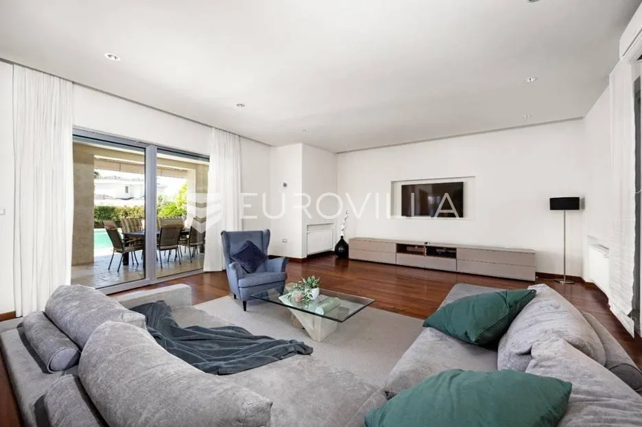 istra, banjole, prekrasna vila 277 m² na velikoj okućnici, 300 m od mora - slika 10
