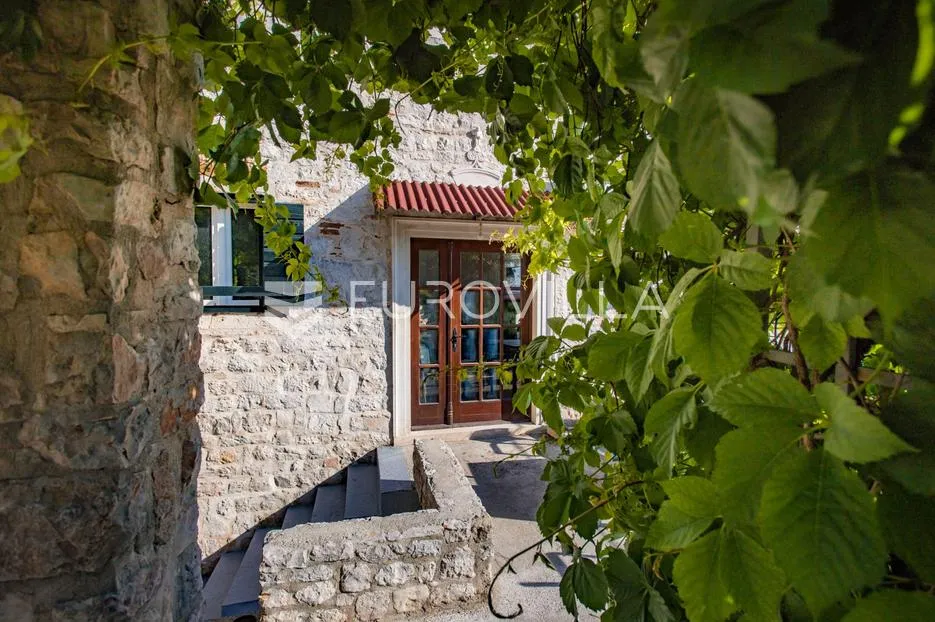 šibenik, stara gradska jezgra, povijesna palača iz 12. stoljeća - slika 39