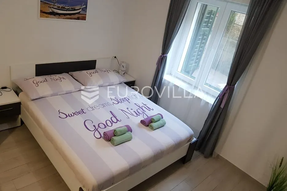 split, bol, dva namještena studio apartmana u centru grada - slika 7