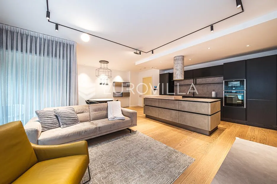 zagreb, donji grad, centar, luksuzan peterosoban stan s loggiom, terasom i vrtom 150 m² - slika 4