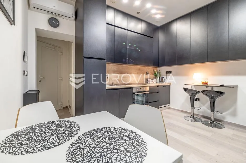 zagreb, centar, kneza ljudevita posavskog, dva potpuno opremljena studio apartmana,18 m² i 20 m² - slika 4