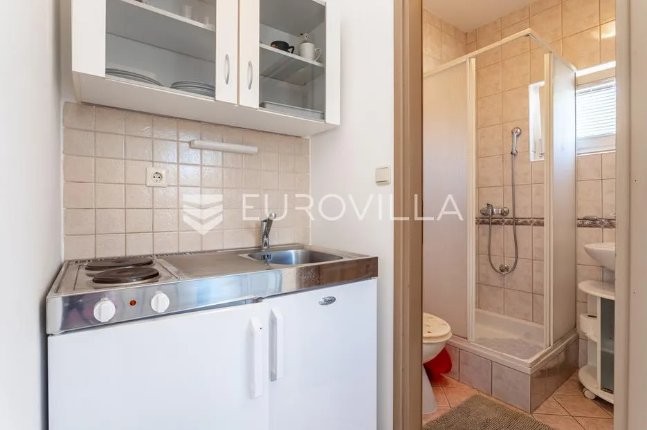 brač, milna, samostojeća kuća s četiri apartmana - slika 4