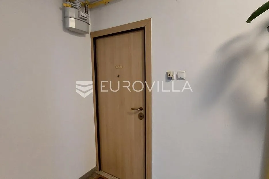 istra, pula, stan s pogledom na grad i šumu - slika 18