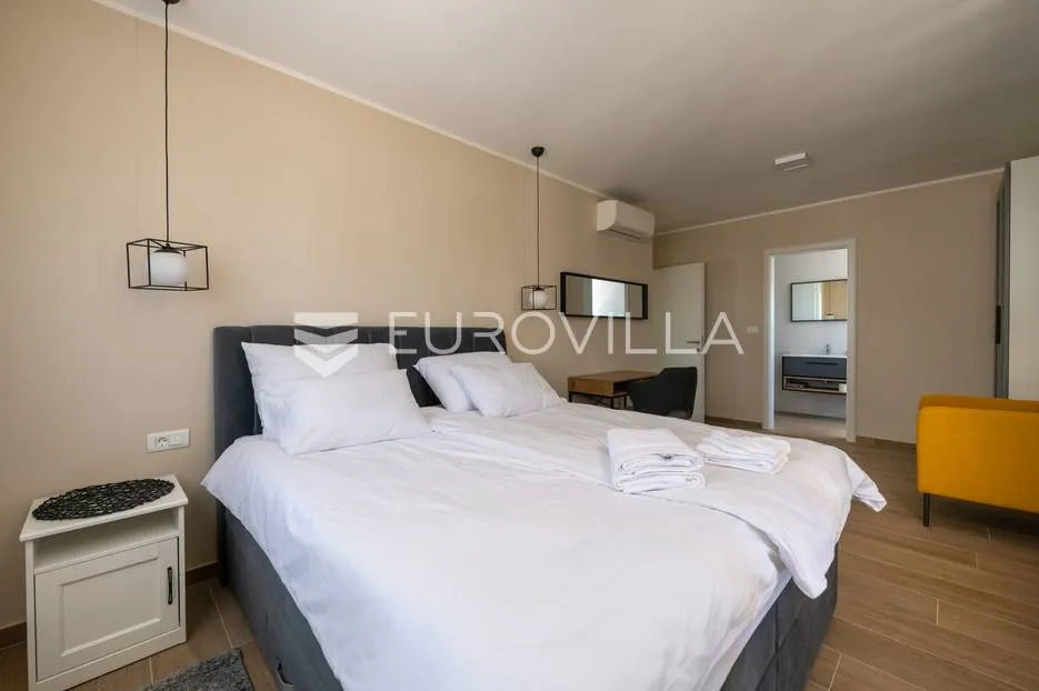 istra, krnica, moderna samostojeća kuća s bazenom i pogledom na more, 200 m² - slika 42
