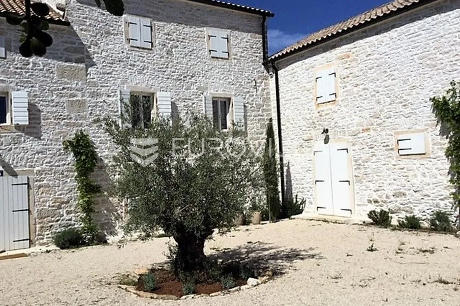 istra, okolica grožnjana, autentična kamena stancija s bazenom i potpunom privatnošću - slika 17