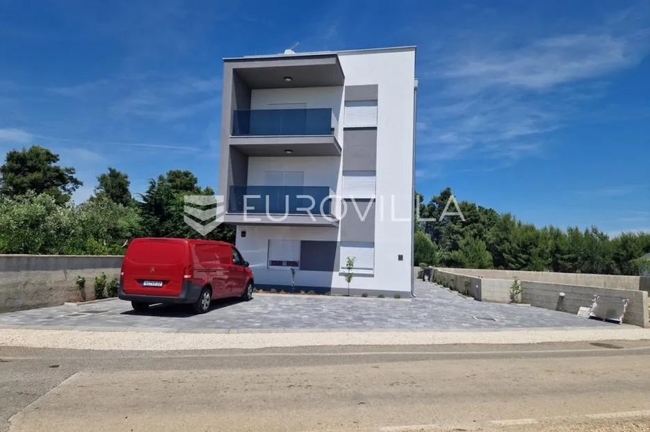 vir, komforan trosoban apartman u centru otoka, novogradnja - slika 28