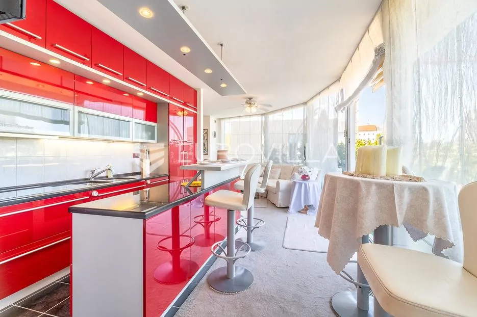 zagreb, cvjetni trg, luksuzan dvosoban penthouse 90 m² s terasom 50 m² - slika 4