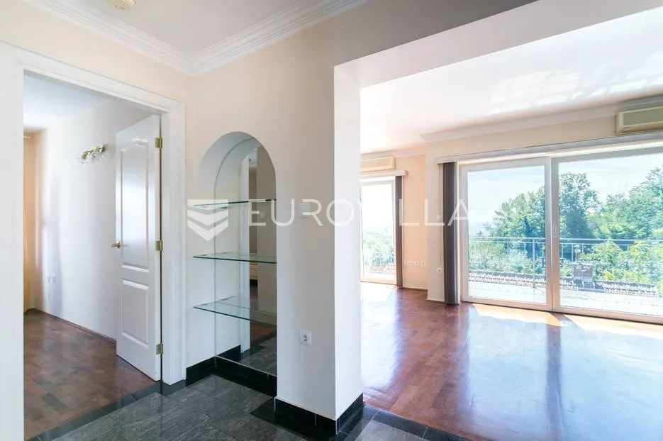zagreb, šestinski vrh prekrasan šesterosoban dvoetažan stan 250m2 + 2 garaže - slika 3